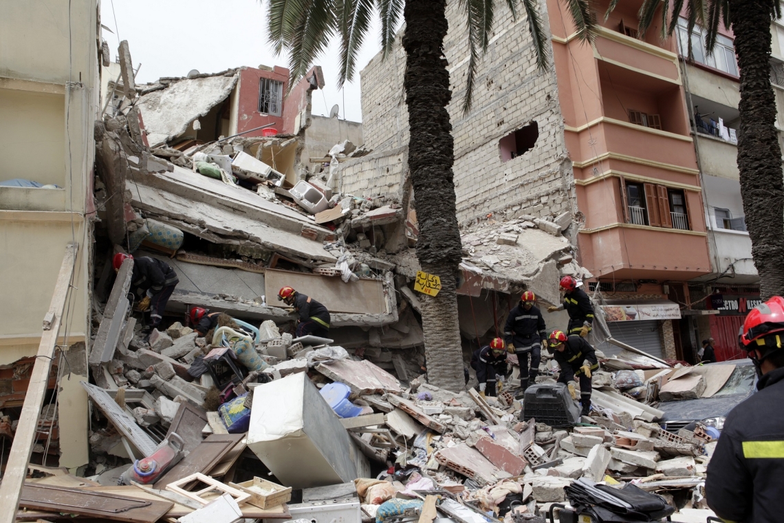 Au moins quatre morts dans l’effondrement d’un immeuble résidentiel dans le quartier d’al jneina à rafah 